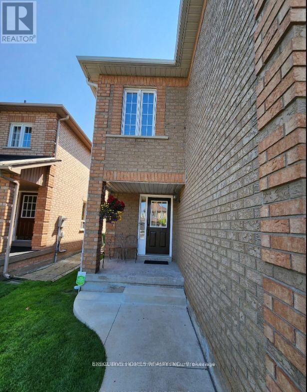 6256 Avonhurst Drive N, Mississauga, Ontario  L5N 7V2 - Photo 3 - W14111870