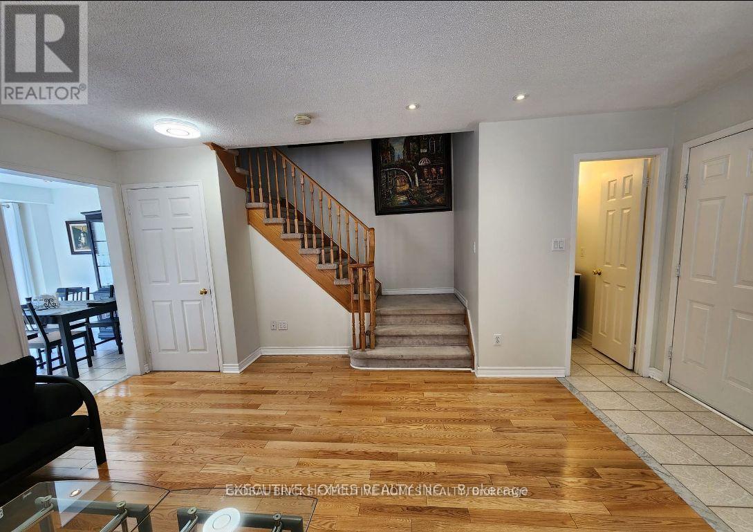 6256 Avonhurst Drive N, Mississauga, Ontario  L5N 7V2 - Photo 9 - W14111870