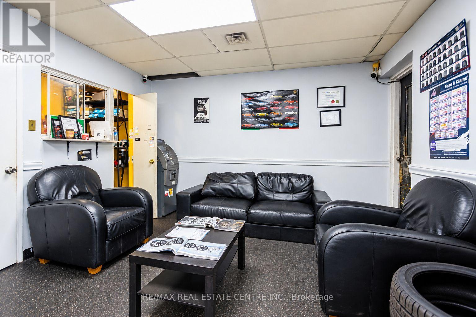 1000 Weston Road, Toronto, Ontario  M6N 3S1 - Photo 4 - W14111882
