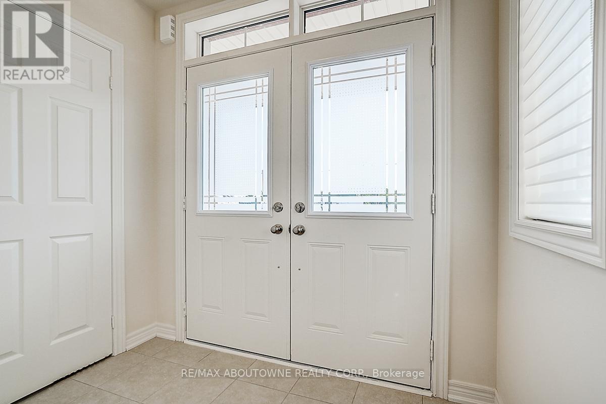 3175 Crystal Drive, Oakville, Ontario  L6M 0W8 - Photo 2 - W14111898