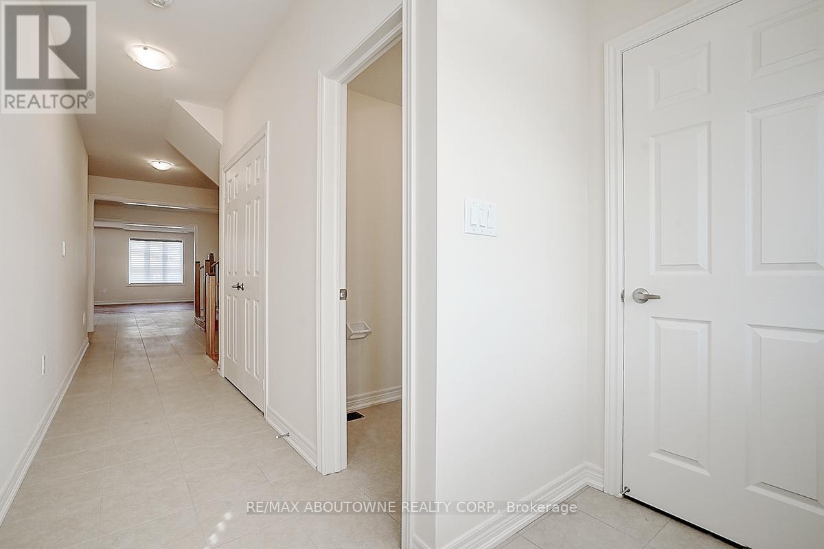 3175 Crystal Drive, Oakville, Ontario  L6M 0W8 - Photo 3 - W14111898