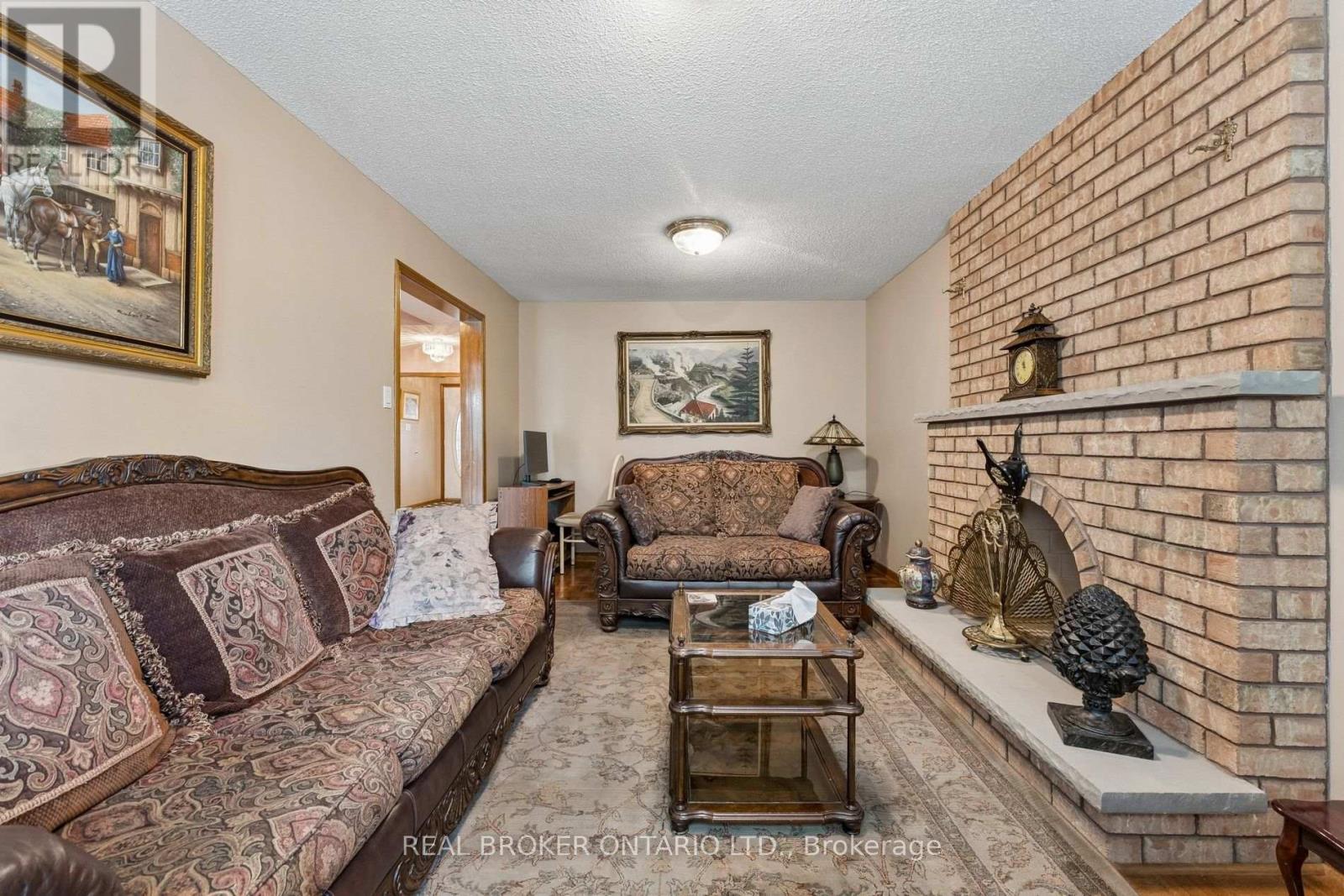 102 Coronation Circle, Brampton, Ontario  L6Z 4A7 - Photo 21 - W14112036