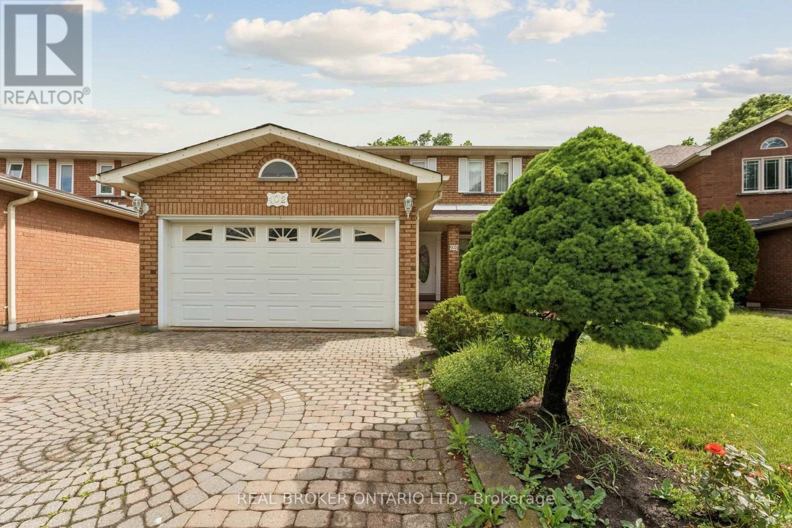 102 Coronation Circle, Brampton, Ontario  L6Z 4A7 - Photo 3 - W14112036