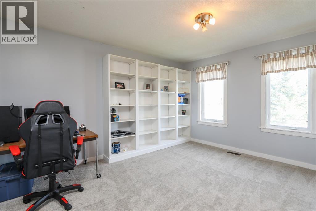 222 S 3 Street W, Magrath, Alberta  T0K 1J0 - Photo 10 - A2351222