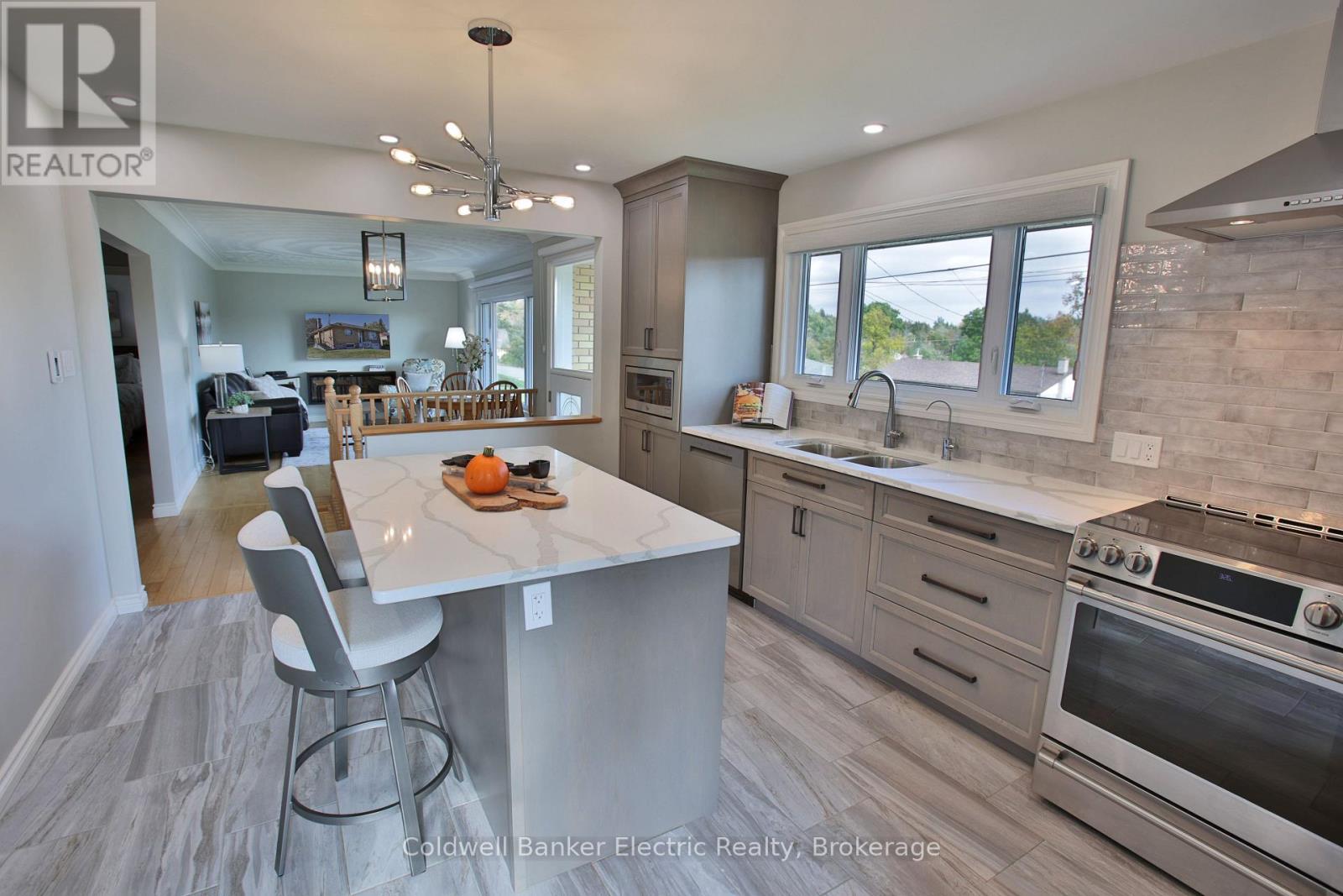282 Gifford Drive, Peterborough, Ontario  K9L 1A7 - Photo 2 - X13872818