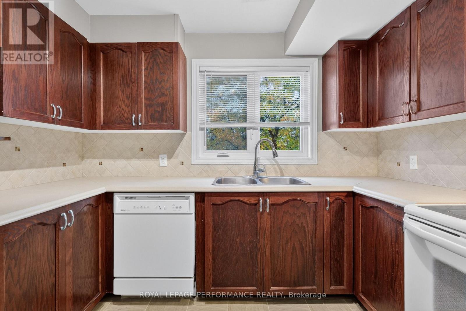 1602 Locksley Lane, Ottawa, Ontario  K1J 1B6 - Photo 20 - X14112176