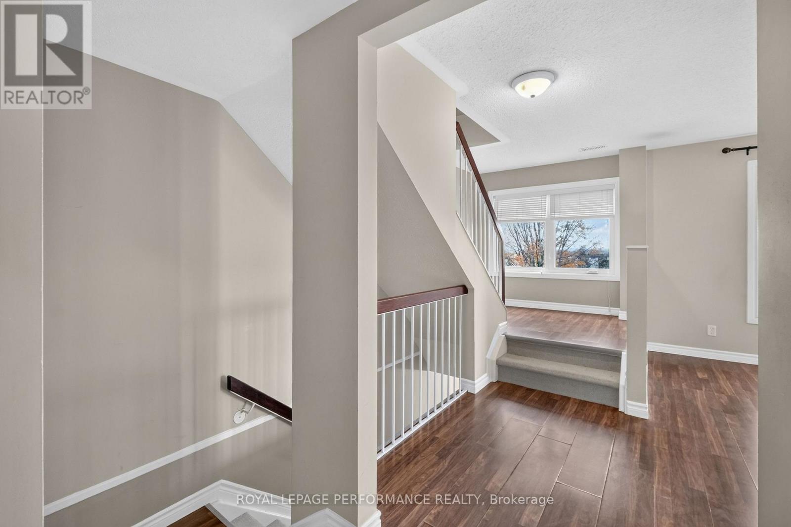1602 Locksley Lane, Ottawa, Ontario  K1J 1B6 - Photo 5 - X14112176