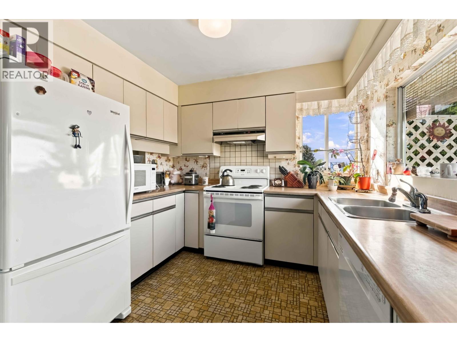 4243 Delbrook Avenue, North Vancouver, British Columbia  V7N 4A4 - Photo 8 - R3178111