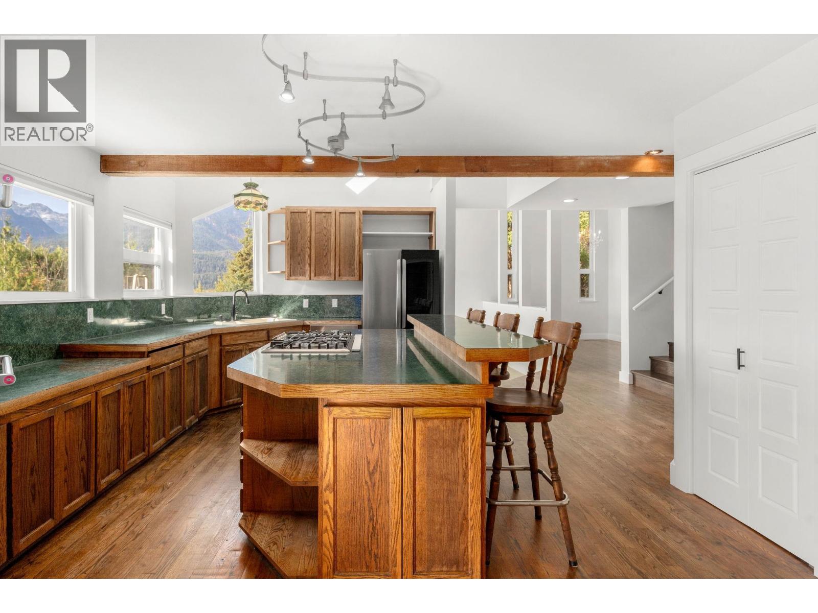 40222 Skyline Drive, Squamish, British Columbia  V0N 3G0 - Photo 14 - R3178117