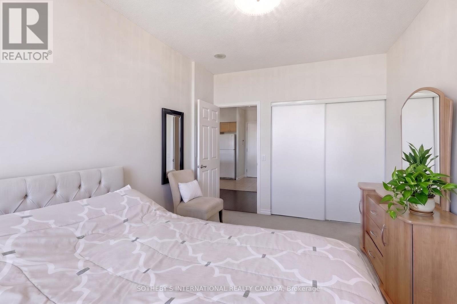 2112 - 55 Strathaven Drive, Mississauga, Ontario  L5R 4G9 - Photo 11 - W14107572