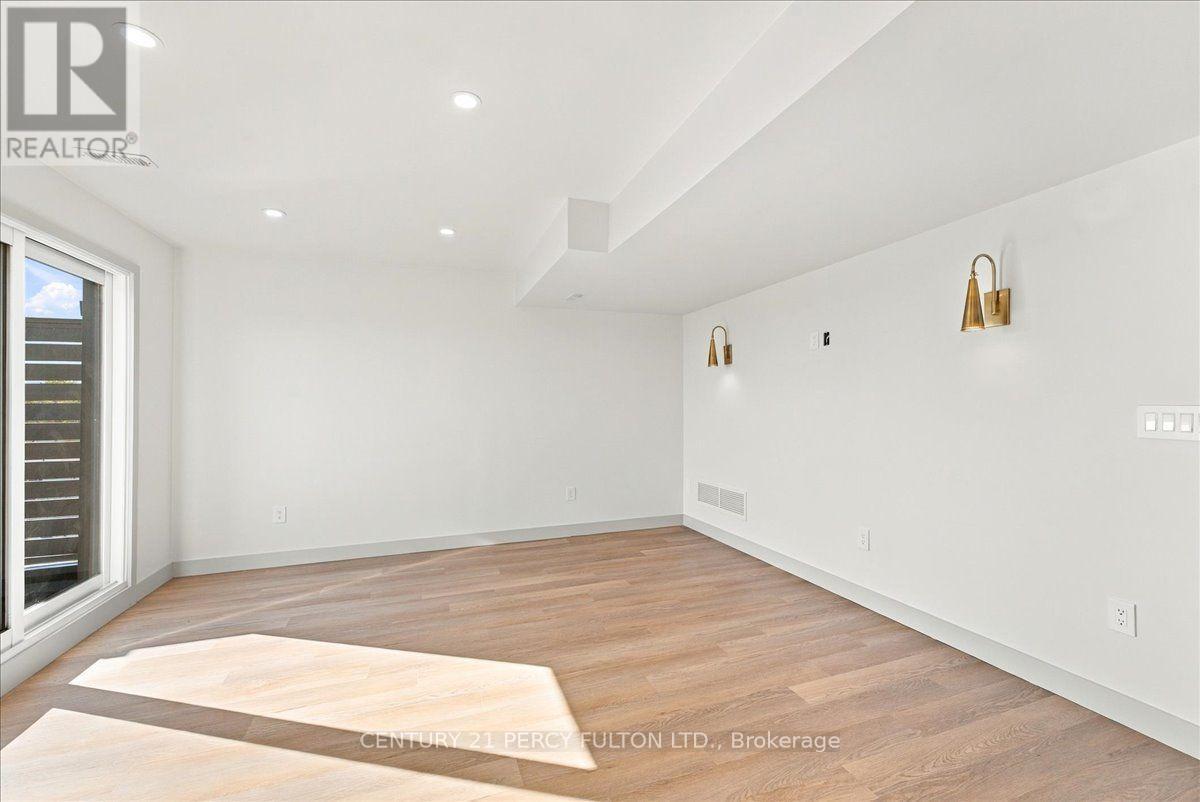 3 - 113 Hatherley Road, Toronto, Ontario  M6E 1W4 - Photo 8 - W14112172