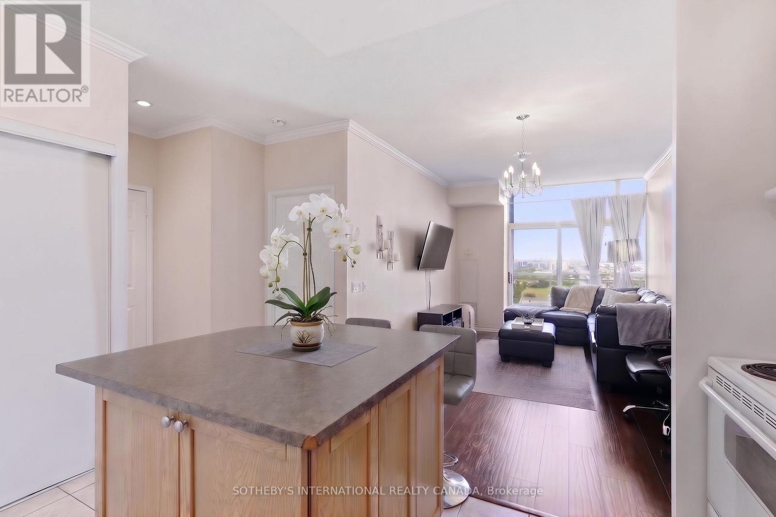 2112 - 55 Strathaven Drive, Mississauga, Ontario  L5R 4G9 - Photo 4 - W14107572