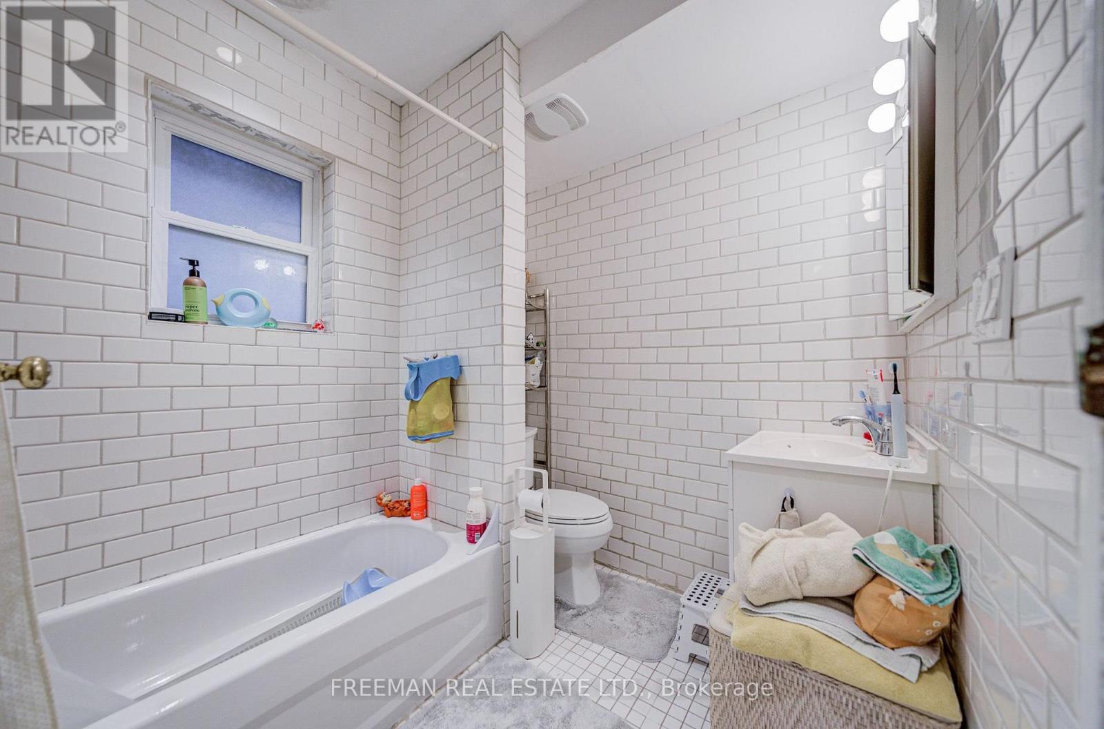 267 Albany Avenue, Toronto, Ontario  M5R 3C7 - Photo 8 - C14033736
