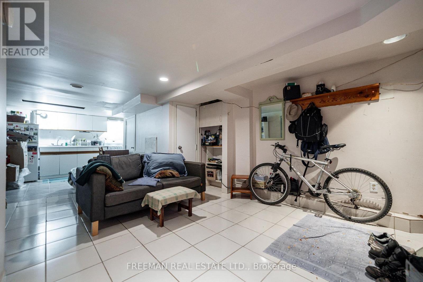 267 Albany Avenue, Toronto, Ontario  M5R 3C7 - Photo 16 - C14033736