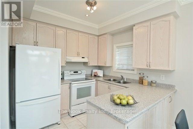 10 Melody Drive, Whitby, Ontario  L1M 1K4 - Photo 8 - E14111854
