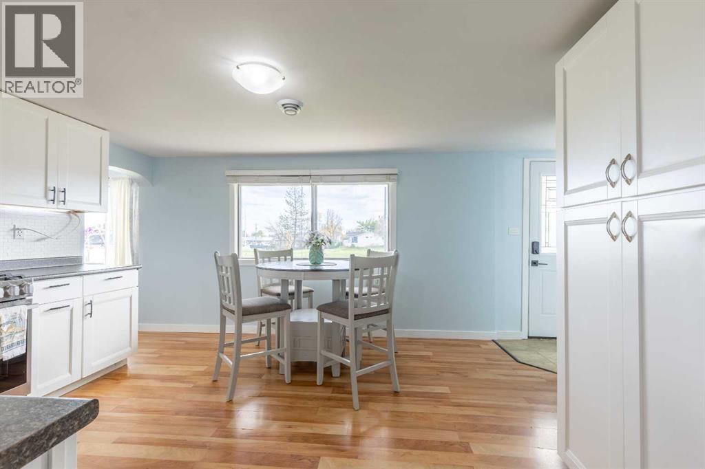 184n 300w, Raymond, Alberta T0K 2S0 - Photo 9 - A2350408