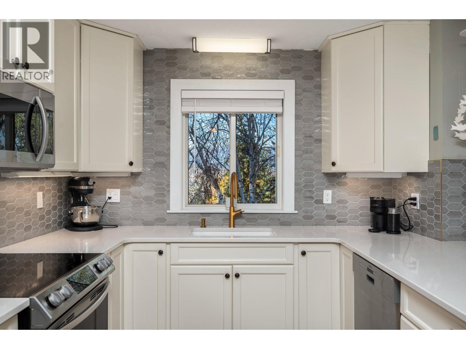 7364 L & A Road, Vernon, British Columbia  V1B 3S6 - Photo 11 - 10404188