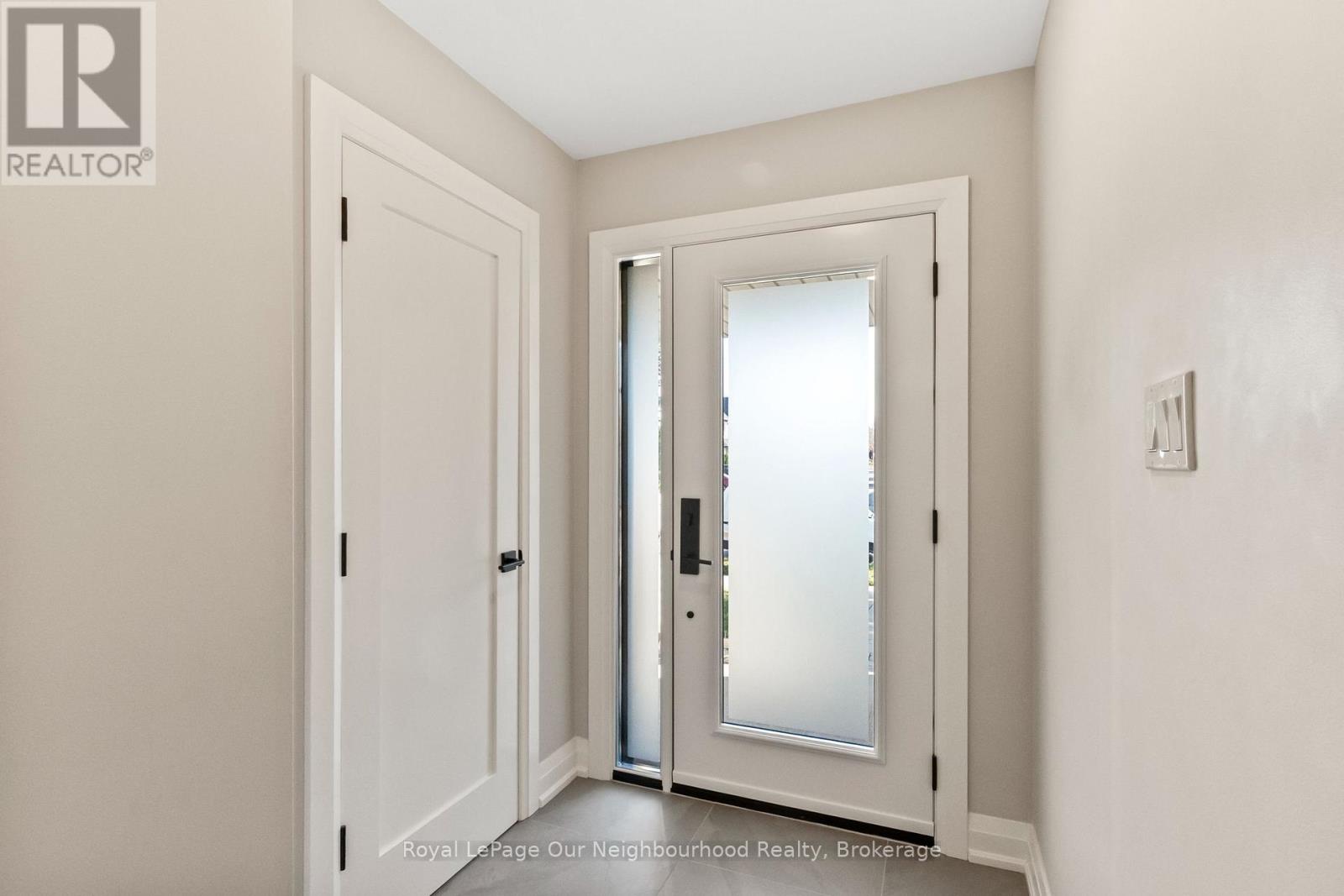 16 Bettina Place, Whitby, Ontario  L1P 1R4 - Photo 7 - E14112374