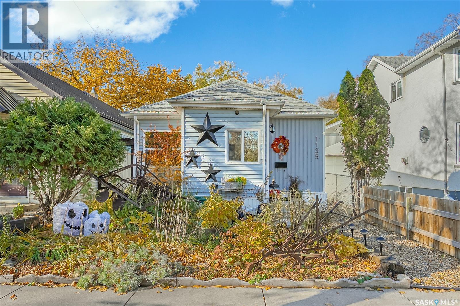 1135 K Avenue S, Saskatoon, Saskatchewan  S7M 2G4 - Photo 1 - SK051824