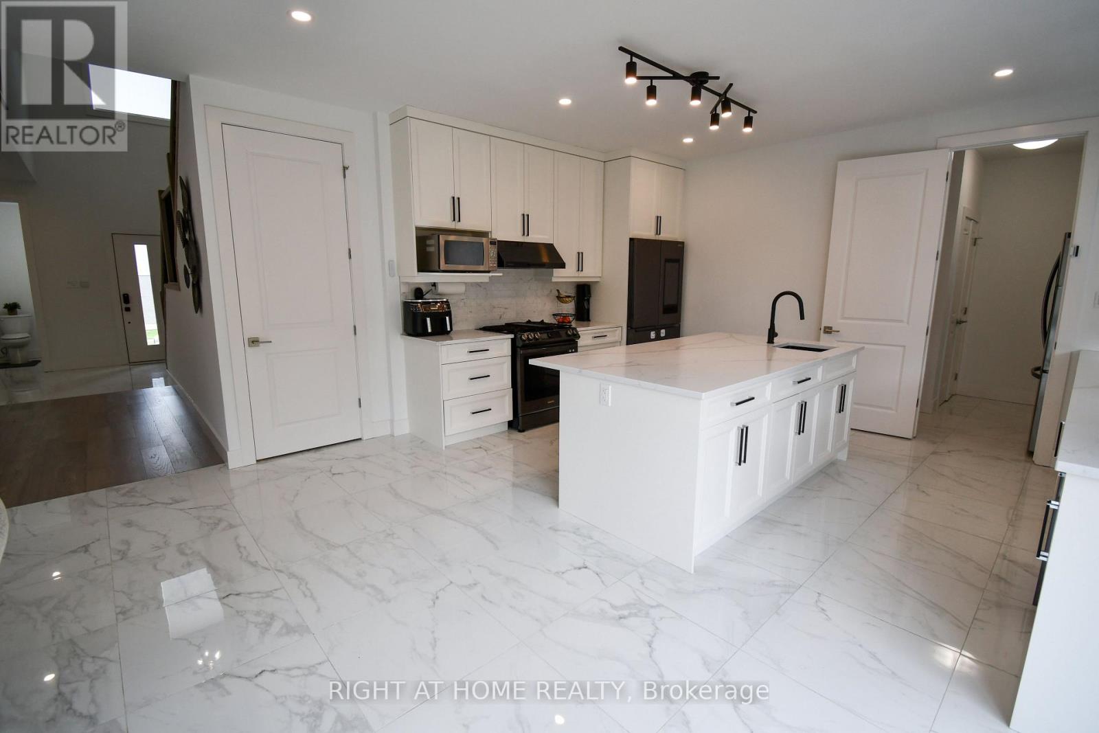 2705 Oriole Drive, London South (South U), Ontario  N6M 0G6 - Photo 7 - X14112318