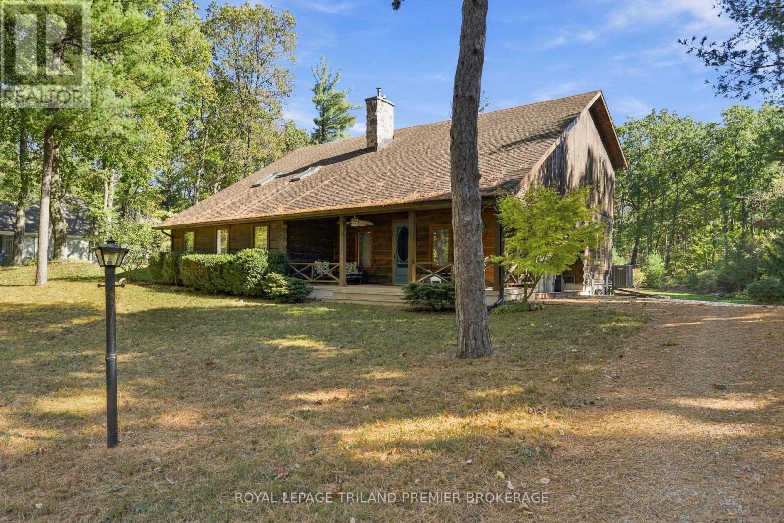 9936 Ontario Street, Lambton Shores, Ontario  N0M 2L0 - Photo 2 - X14112358