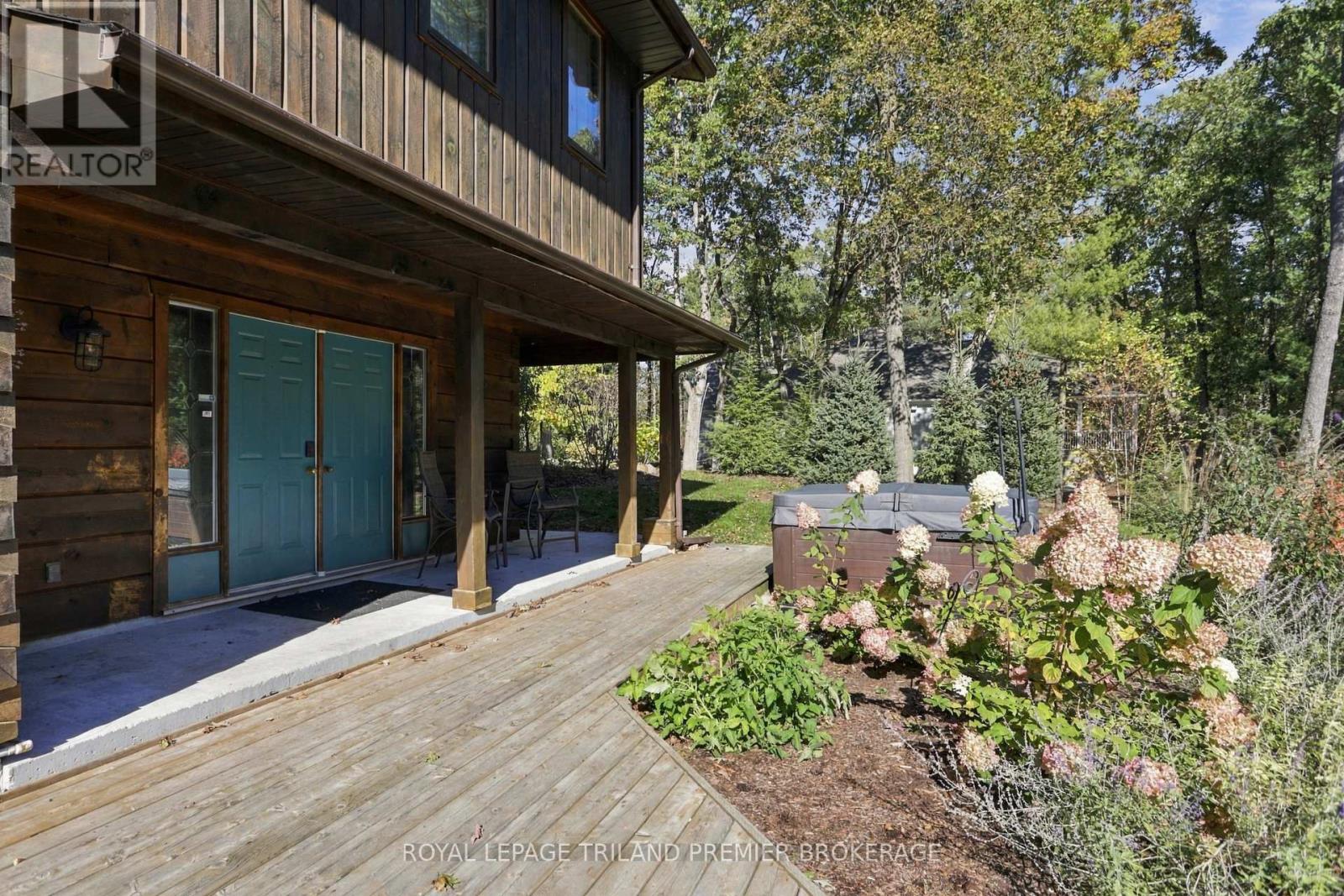 9936 Ontario Street, Lambton Shores, Ontario  N0M 2L0 - Photo 47 - X14112358