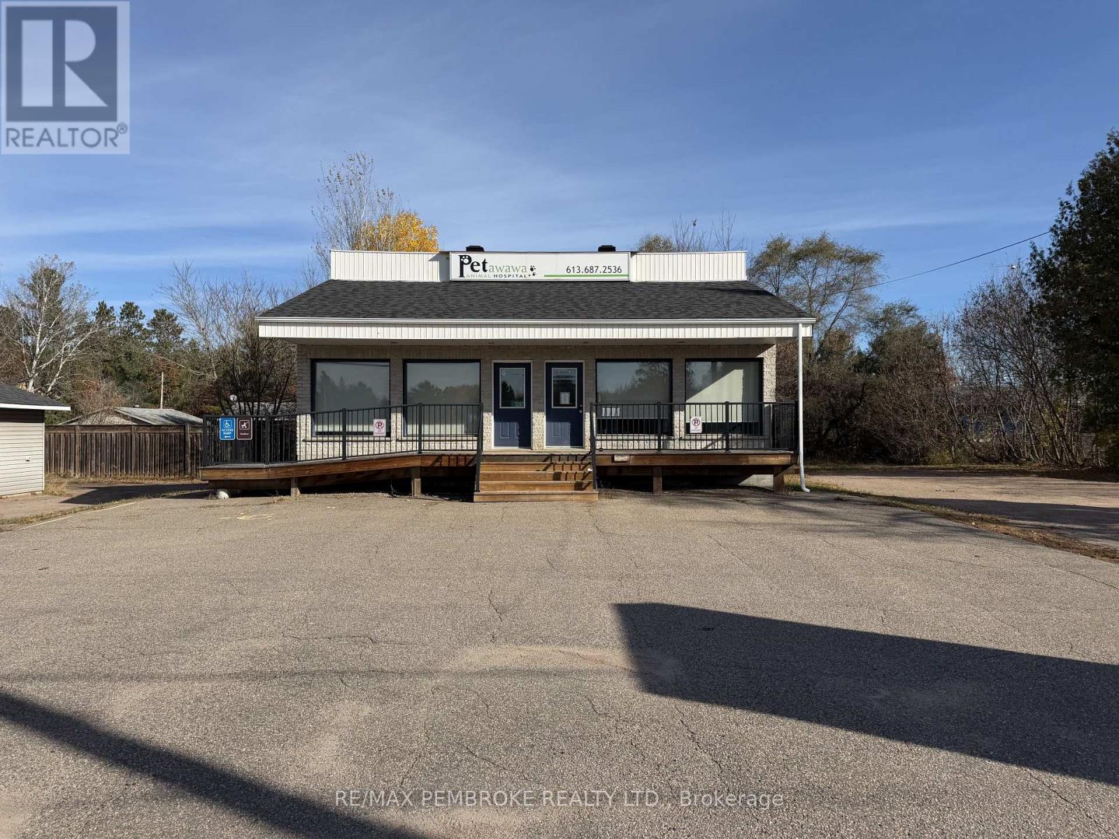 3261 PETAWAWA BOULEVARD, petawawa, Ontario