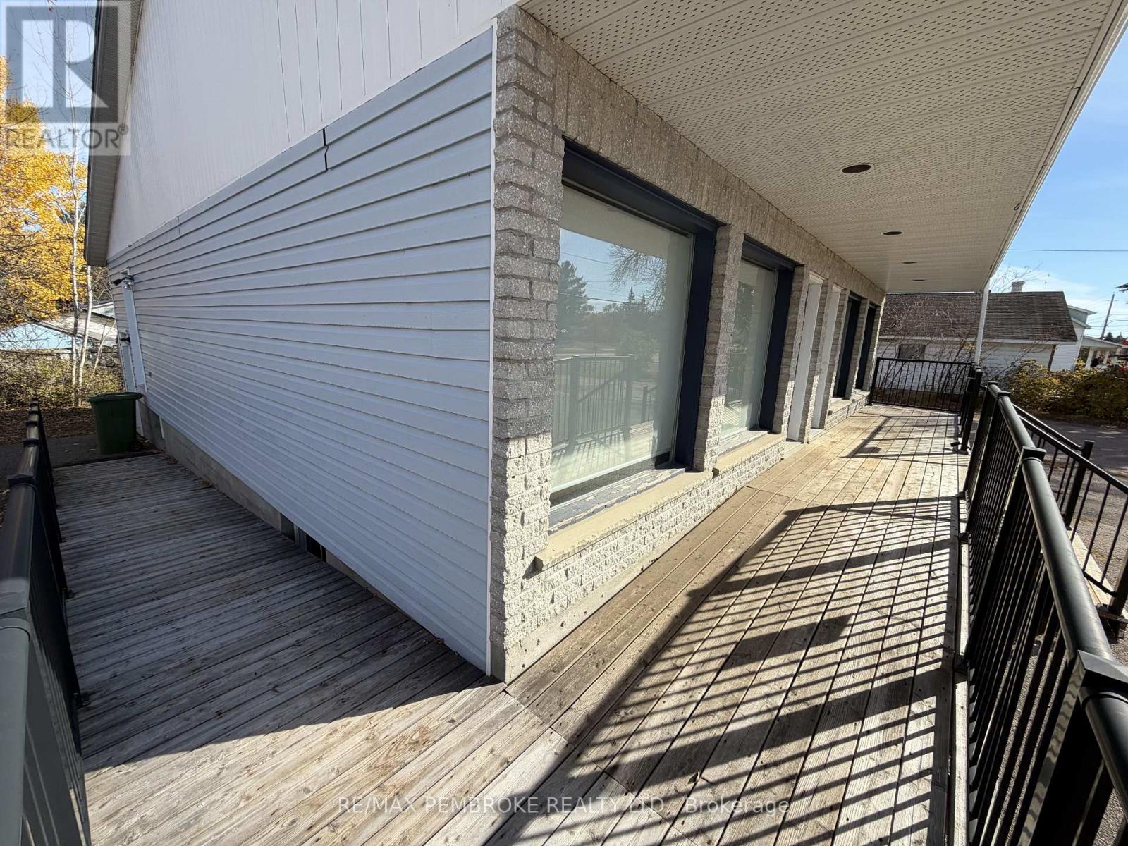 3261 Petawawa Boulevard, Petawawa, Ontario  K8H 1X8 - Photo 4 - X14112314
