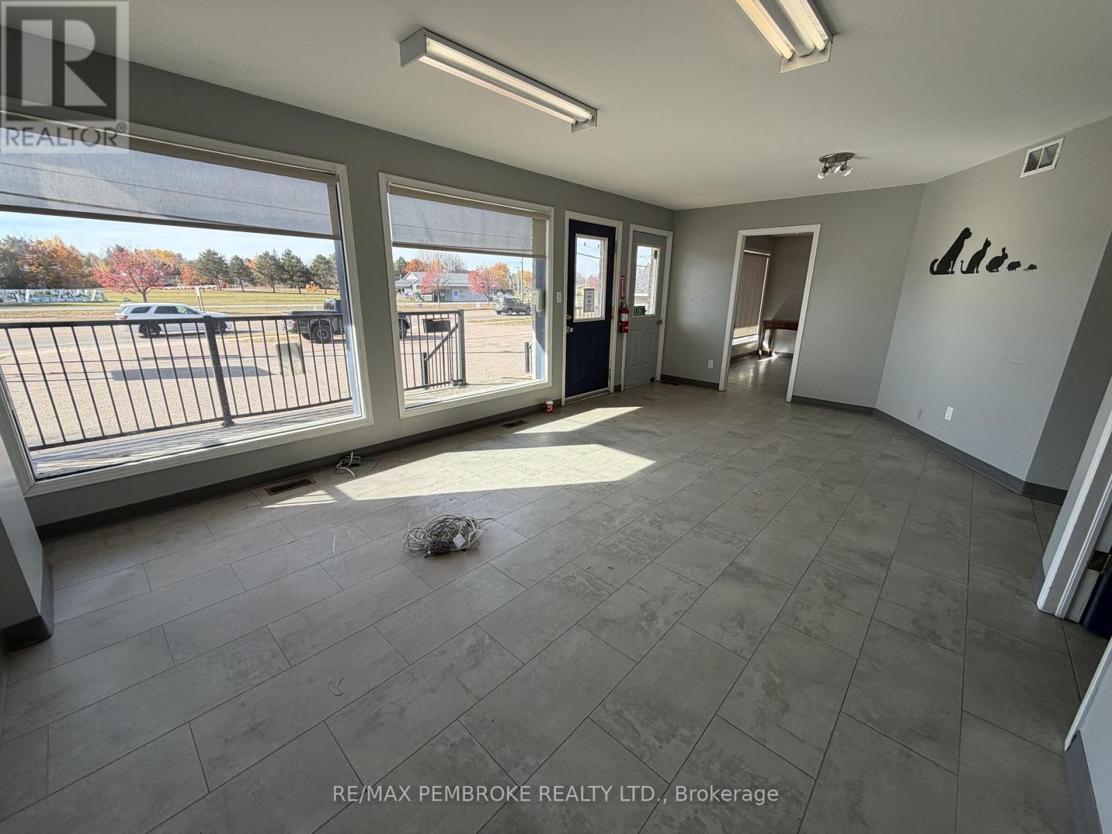 3261 Petawawa Boulevard, Petawawa, Ontario  K8H 1X8 - Photo 6 - X14112314