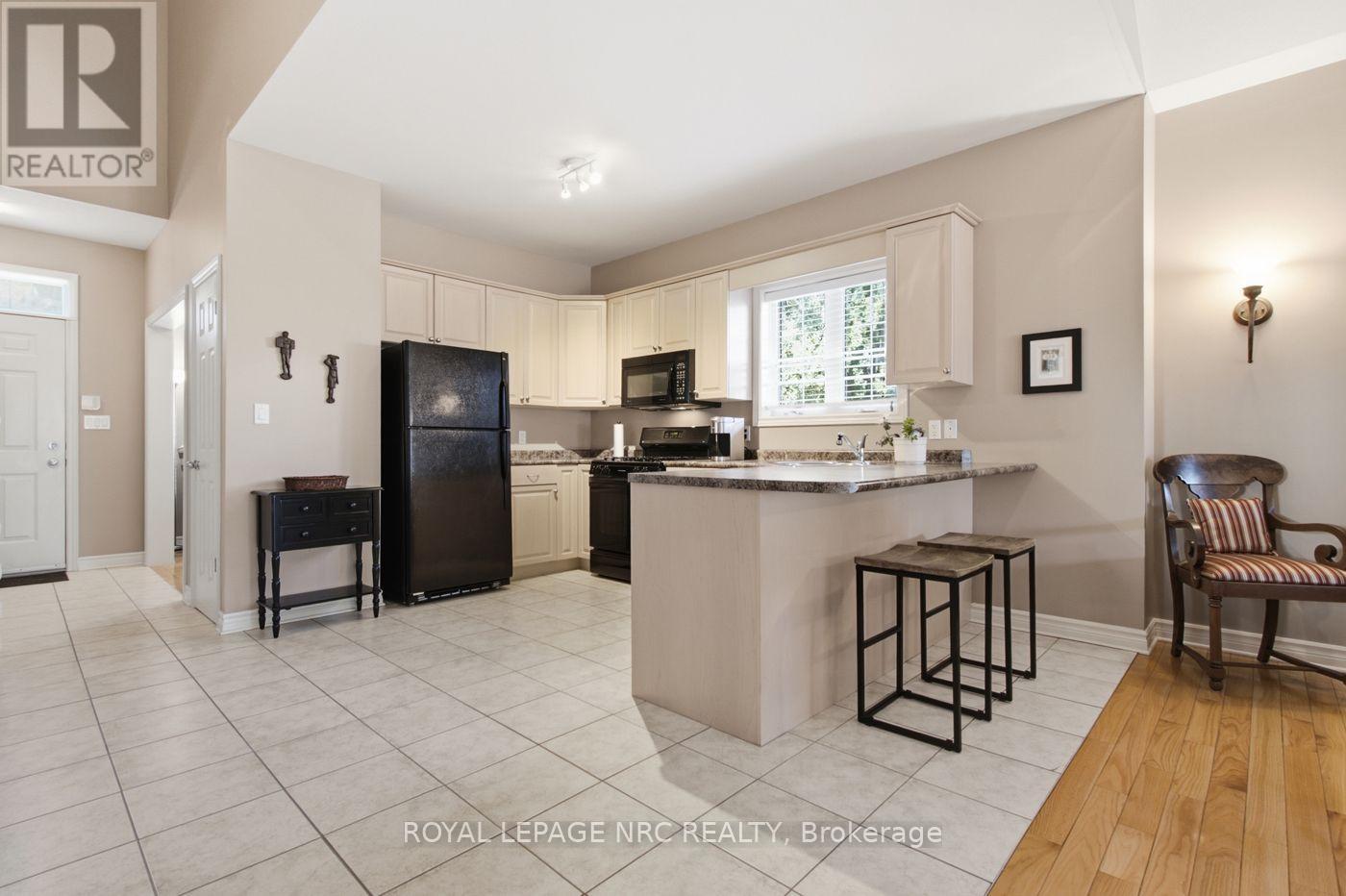 8142 Costabile Drive, Niagara Falls, Ontario  L2H 3M3 - Photo 11 - X14112288