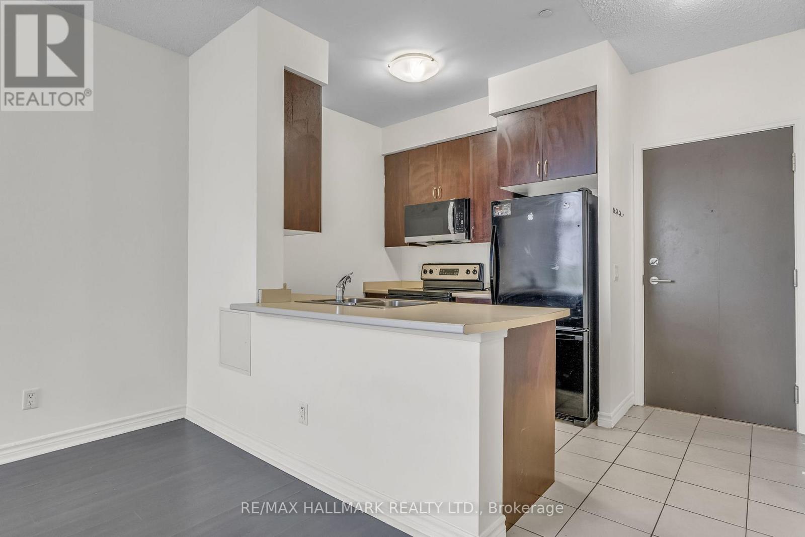 907 - 35 Saranac Boulevard, Toronto (Englemount-Lawrence), Ontario  M6A 2G5 - Photo 5 - C14112286