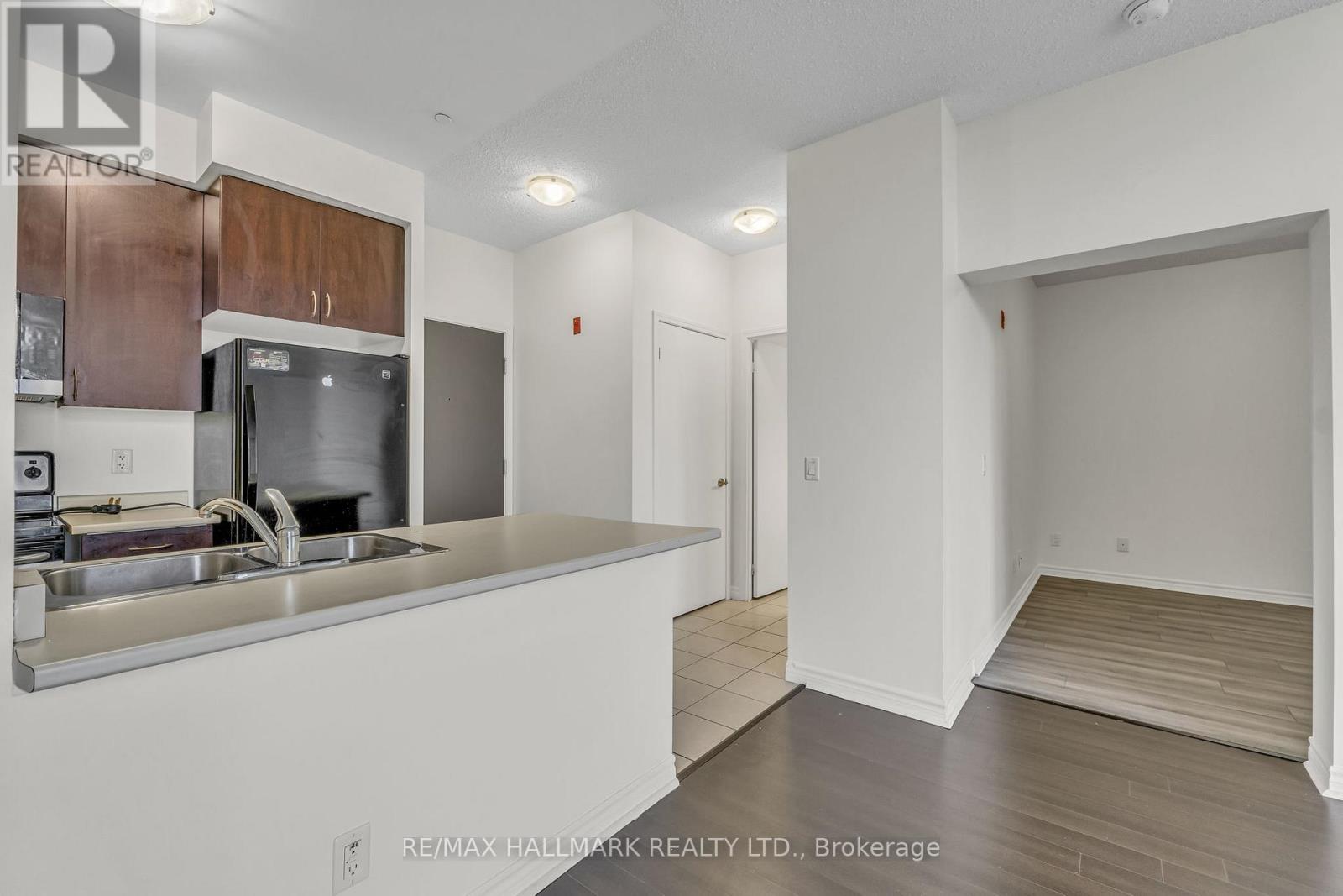 907 - 35 Saranac Boulevard, Toronto (Englemount-Lawrence), Ontario  M6A 2G5 - Photo 7 - C14112286