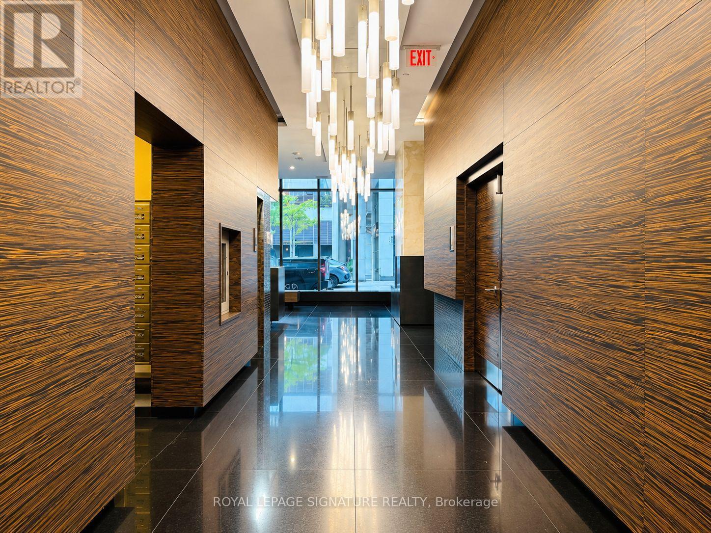 410 - 770 Bay Street, Toronto, Ontario  M5G 1N6 - Photo 3 - C14112366
