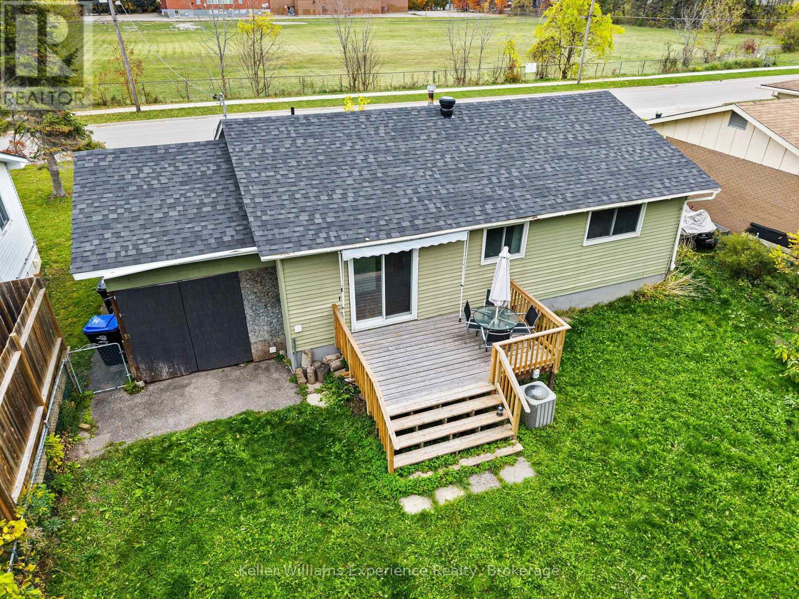 706 Simcoe Avenue, Tay, Ontario  L0K 1R0 - Photo 2 - S14112330