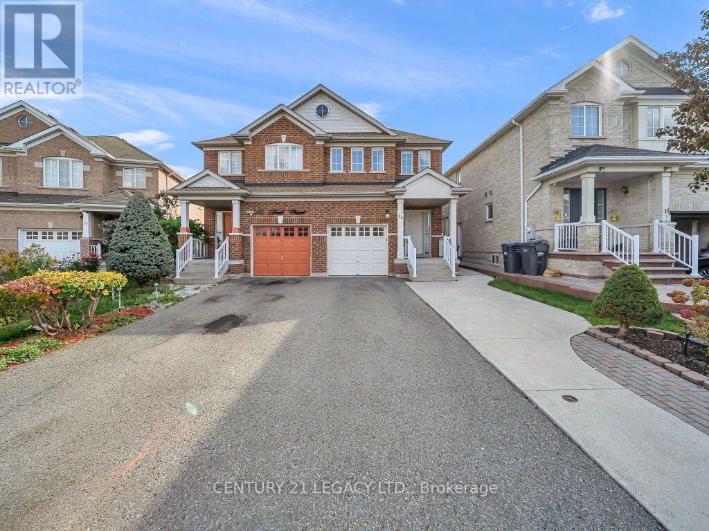 13 Seed Court, Brampton, Ontario  L6X 5E4 - Photo 2 - W14111630