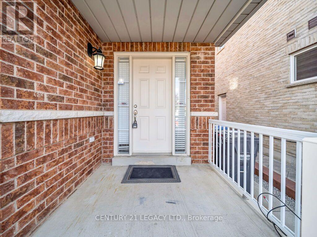 13 Seed Court, Brampton, Ontario  L6X 5E4 - Photo 4 - W14111630