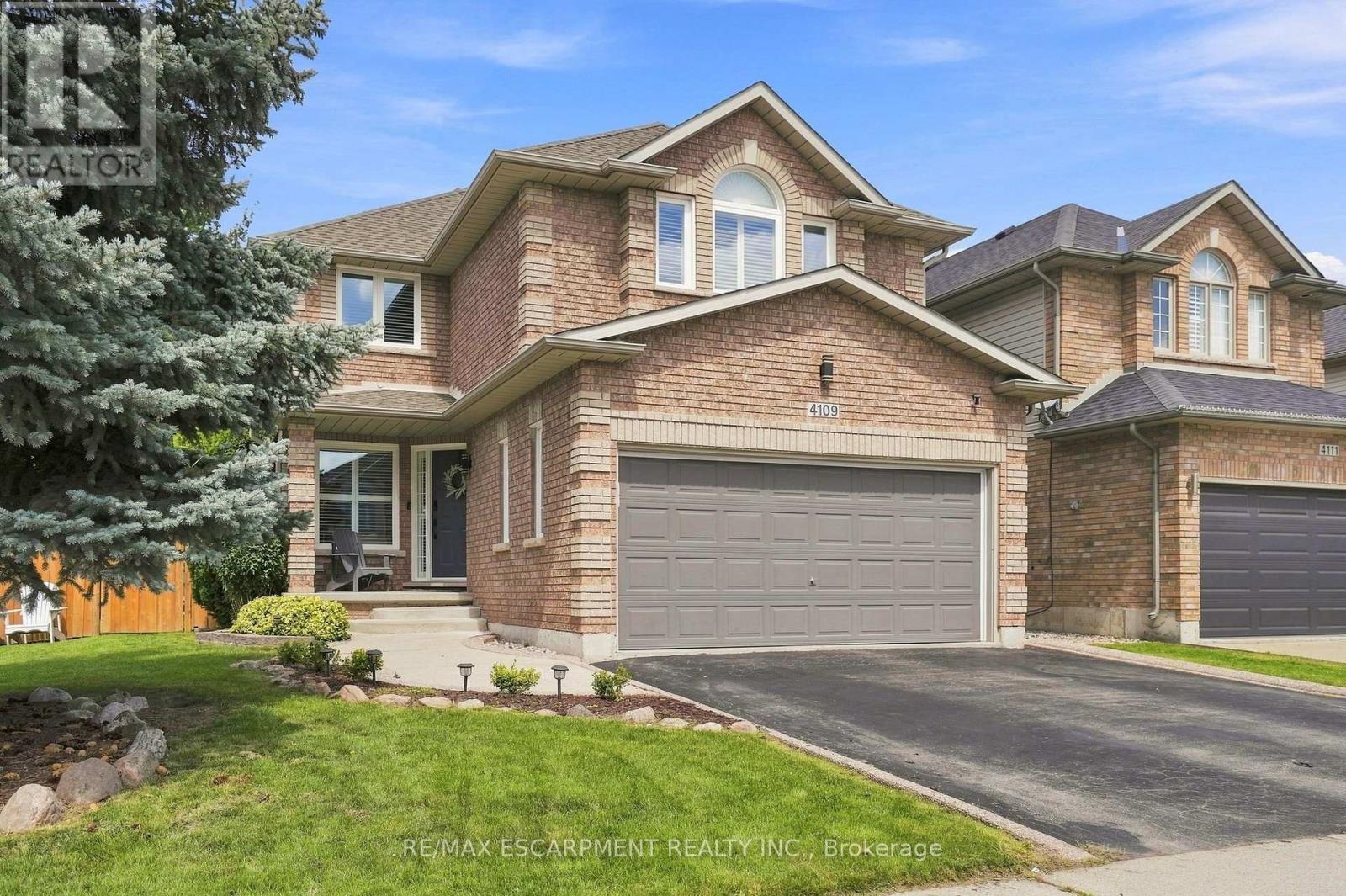 4109 Forest Run Avenue, Burlington, Ontario  L7M 4L7 - Photo 2 - W14112454