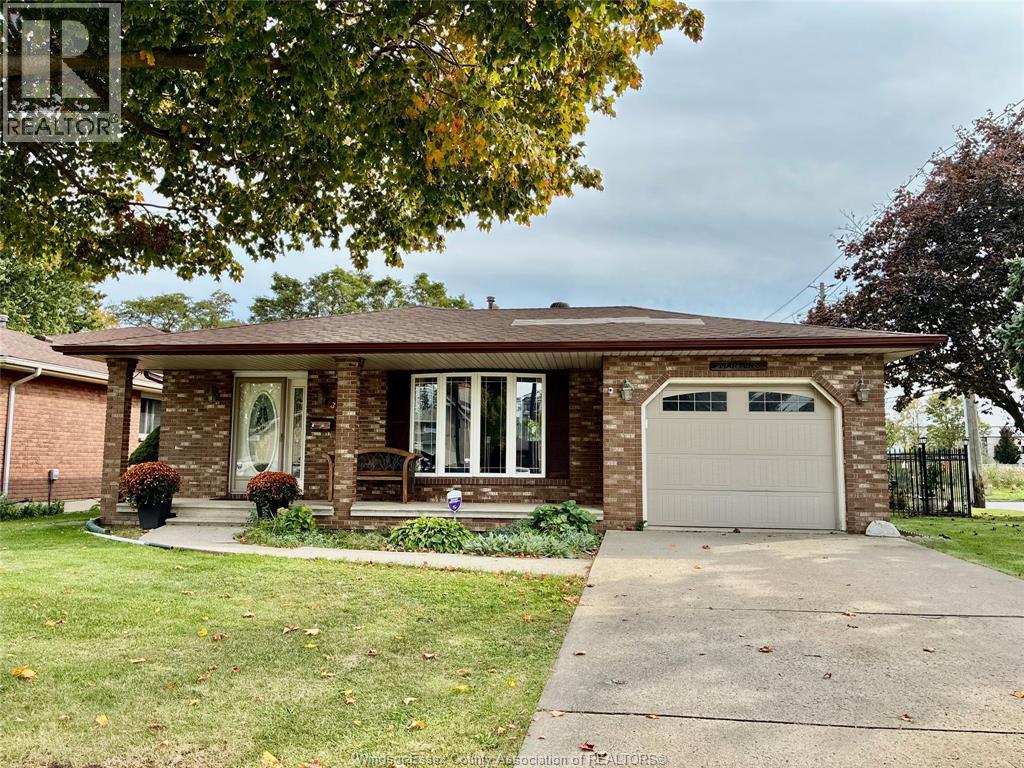 3596 HEMLOCK AVENUE, Windsor, Ontario