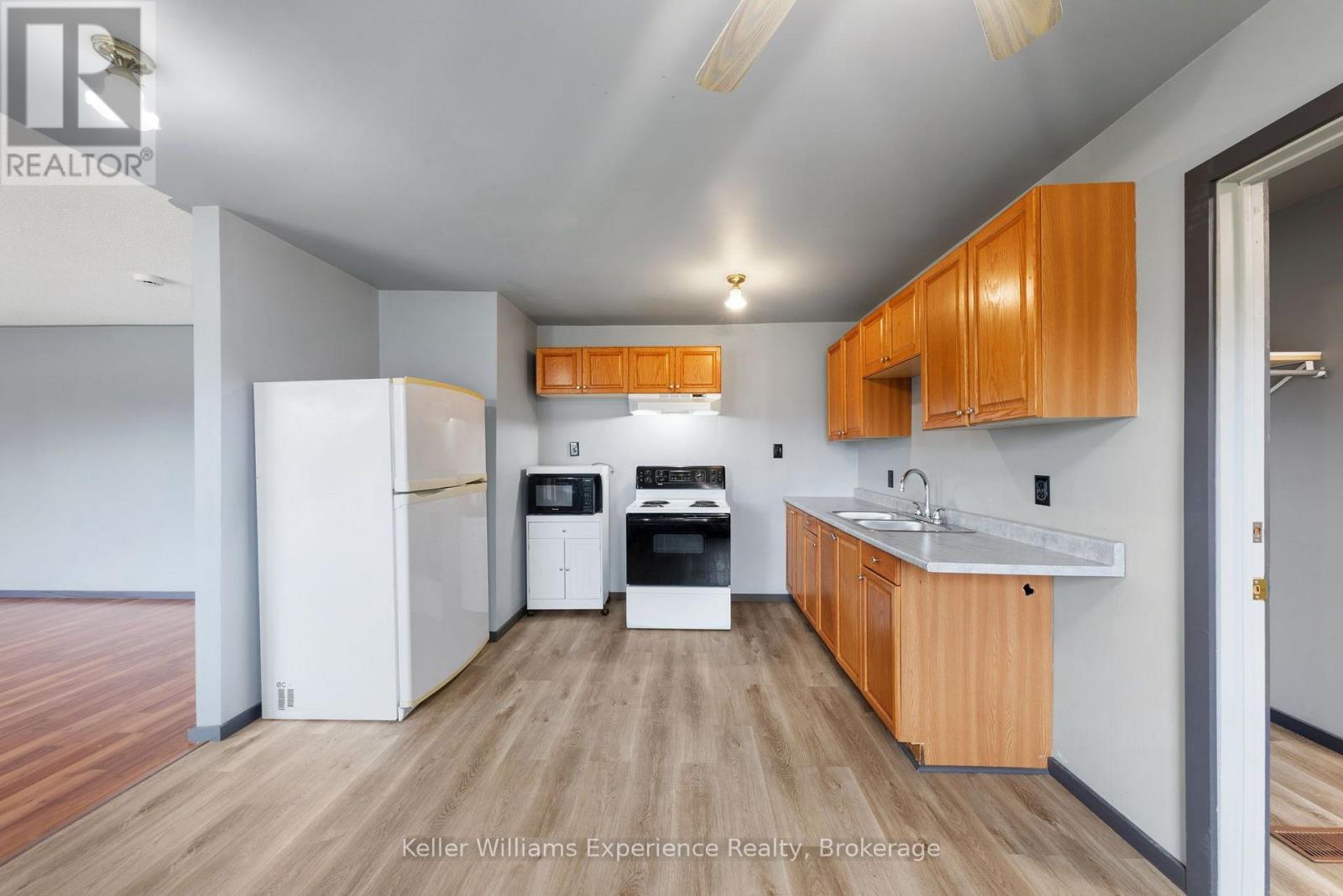 706 Simcoe Avenue, Tay, Ontario  L0K 1R0 - Photo 10 - S14112330