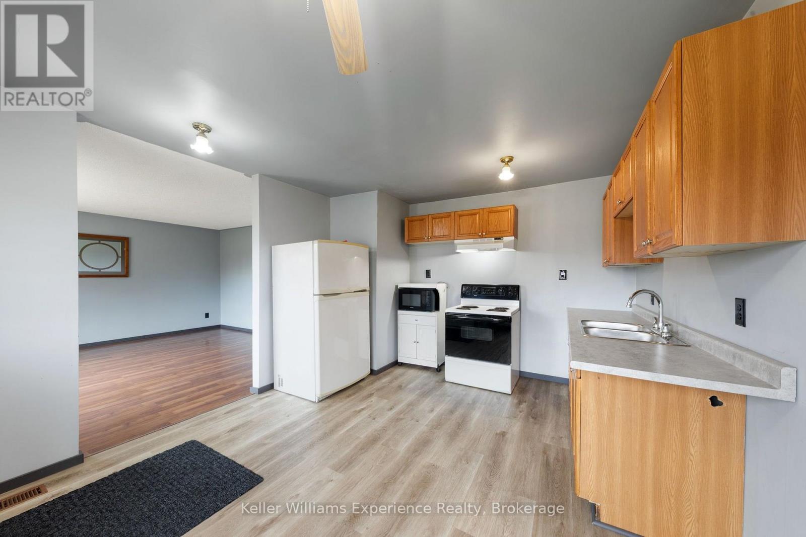 706 Simcoe Avenue, Tay, Ontario  L0K 1R0 - Photo 8 - S14112330