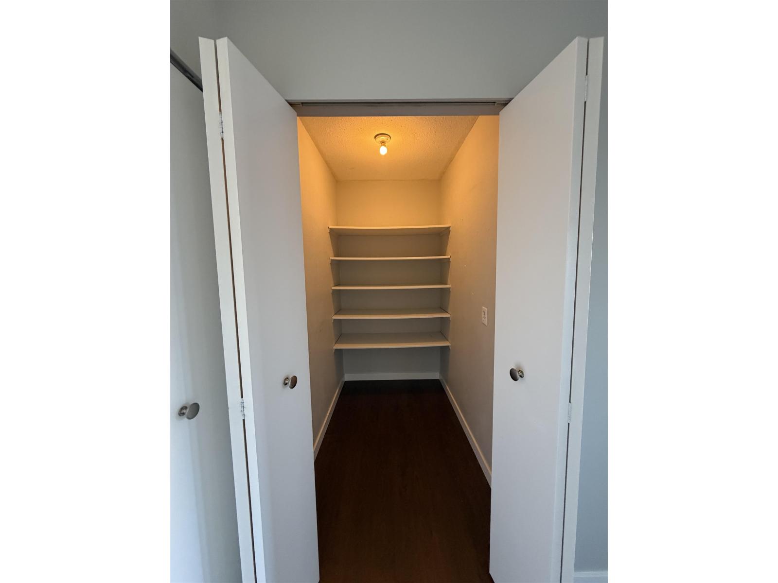 307 32733 BROADWAY EAST STREET