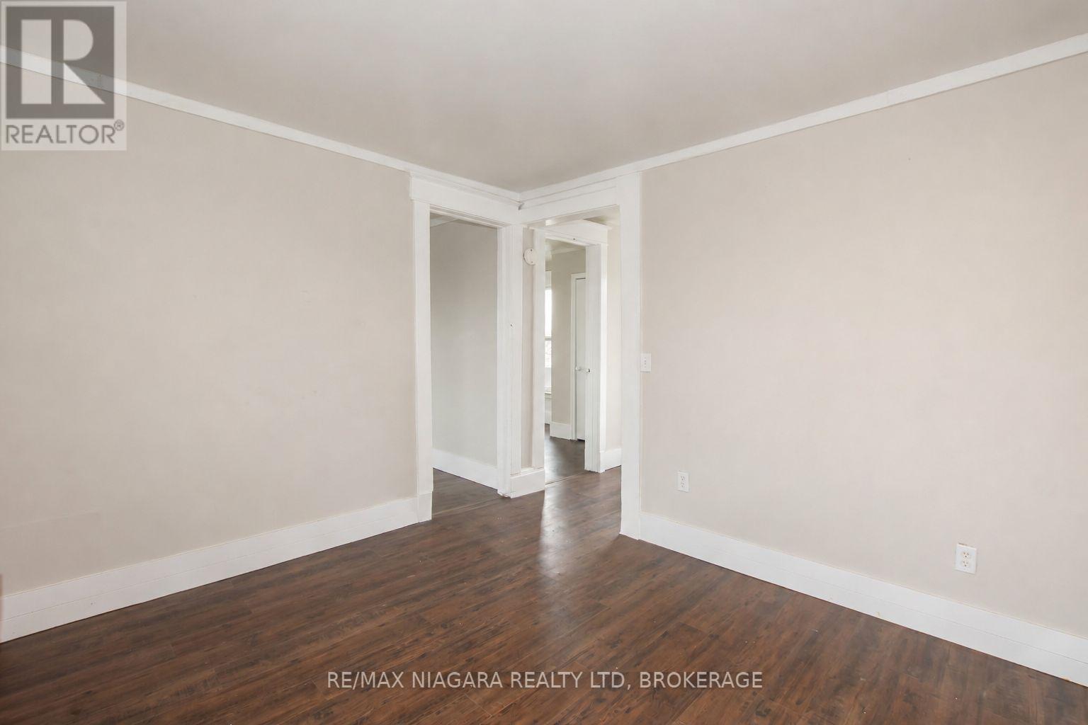 4 Manchester Avenue, St. Catharines (Haig), Ontario  L2R 1N8 - Photo 3 - X14112504