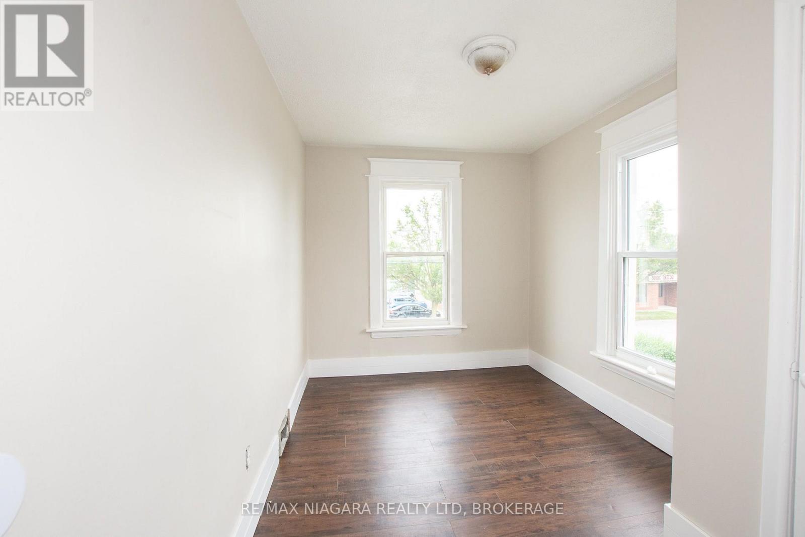 4 Manchester Avenue, St. Catharines (Haig), Ontario  L2R 1N8 - Photo 4 - X14112504