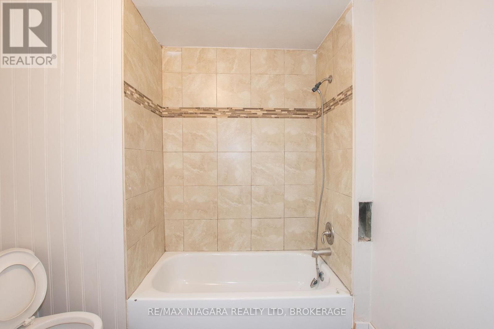 4 Manchester Avenue, St. Catharines (Haig), Ontario  L2R 1N8 - Photo 6 - X14112504