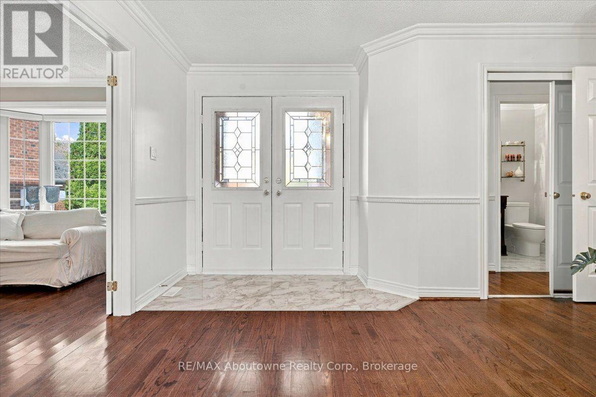 1476 Livery Lane, Oakville, Ontario  L6M 2Y8 - Photo 4 - W14112552