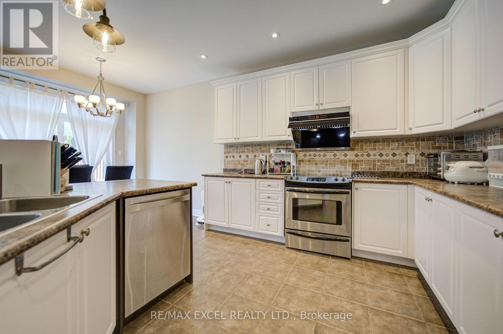 202 West Lawn Crescent, Whitchurch-Stouffville (Stouffville), Ontario  L4A 0B4 - Photo 17 - N14112512