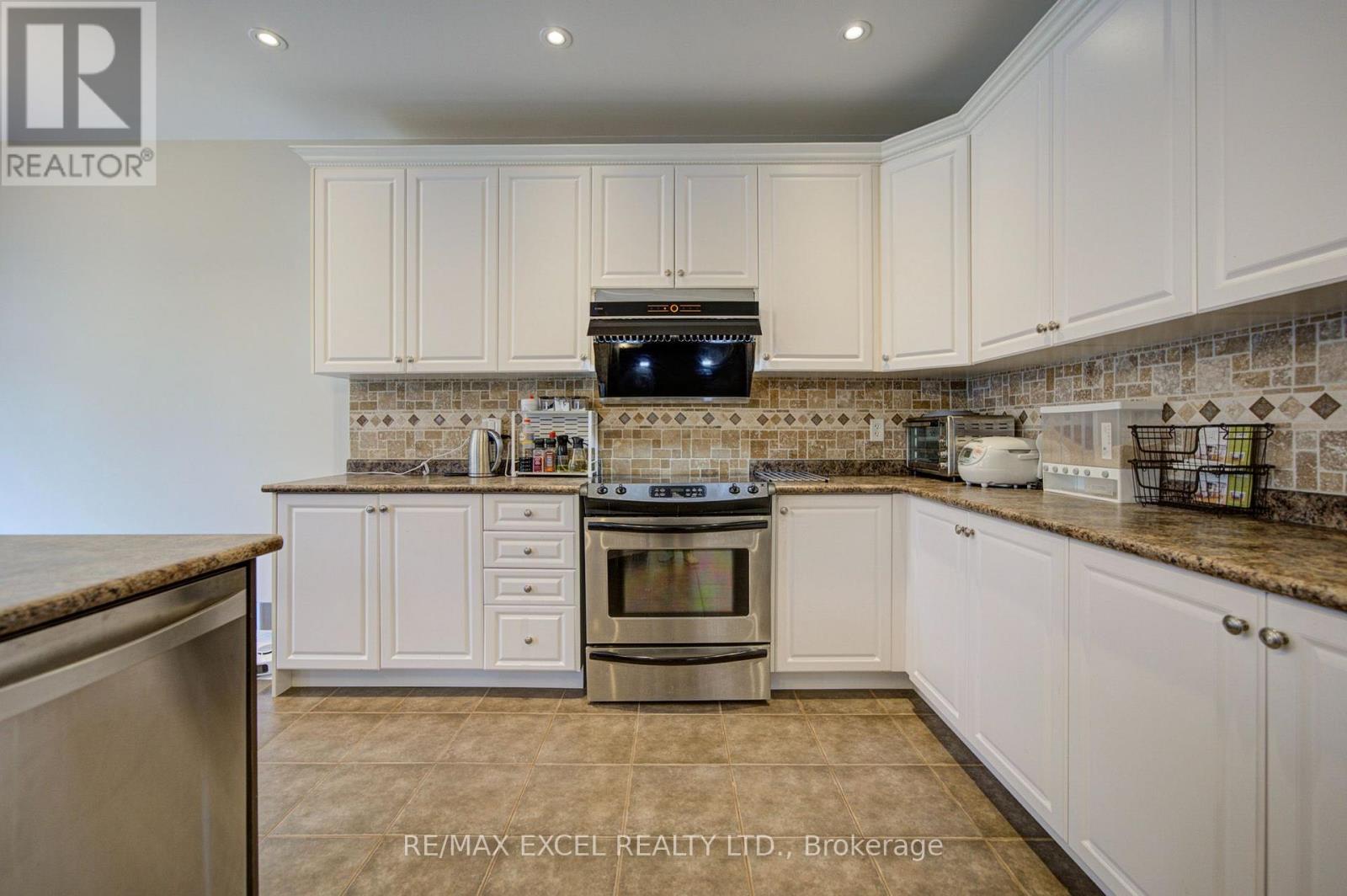 202 West Lawn Crescent, Whitchurch-Stouffville (Stouffville), Ontario  L4A 0B4 - Photo 18 - N14112512