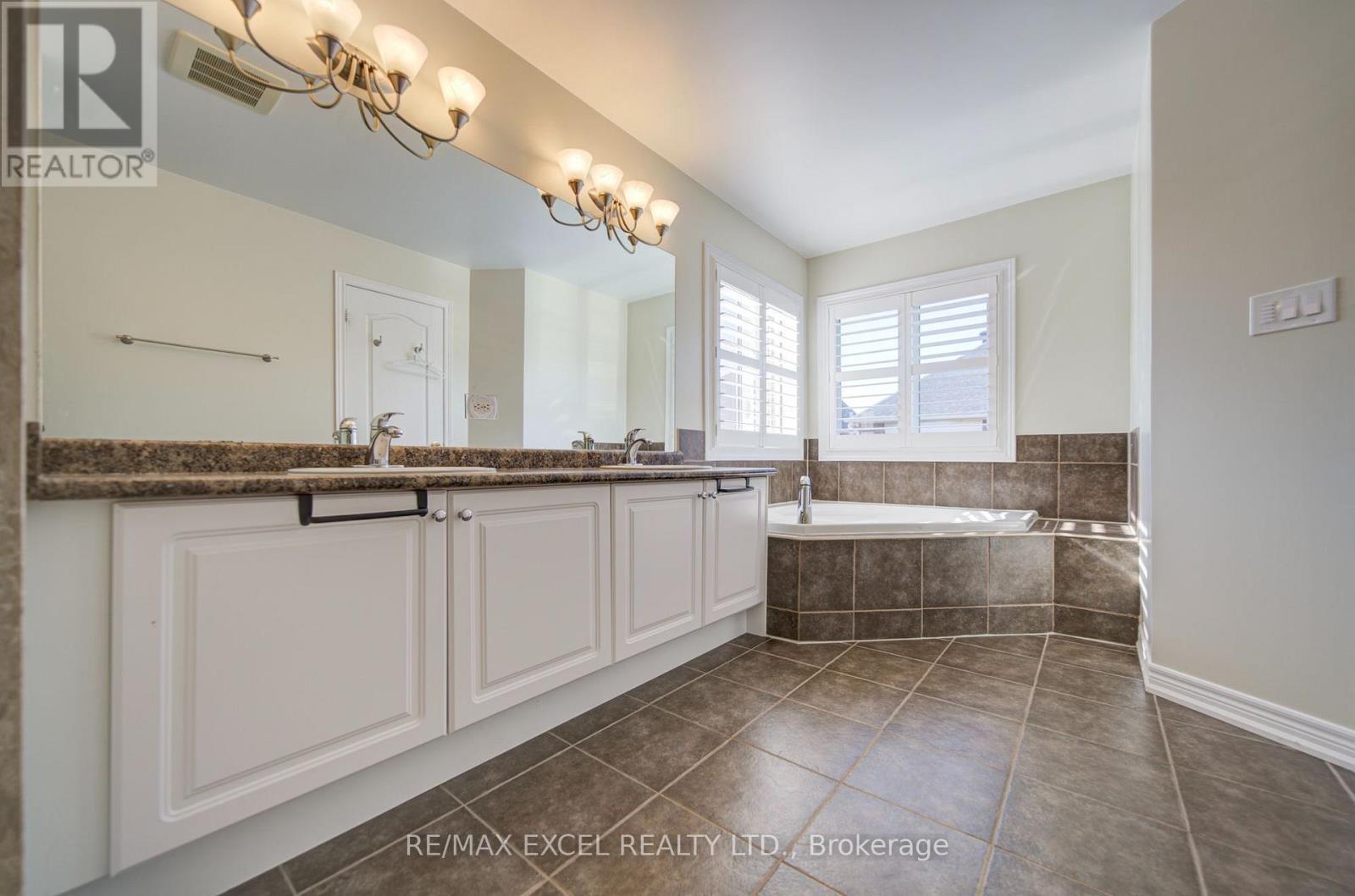 202 West Lawn Crescent, Whitchurch-Stouffville (Stouffville), Ontario  L4A 0B4 - Photo 47 - N14112512