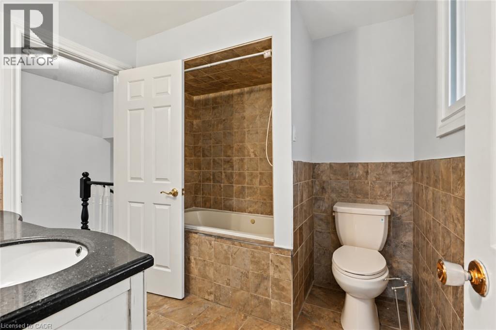 8 Valanna Court, Hamilton, Ontario  L9C 7A3 - Photo 14 - 40871373