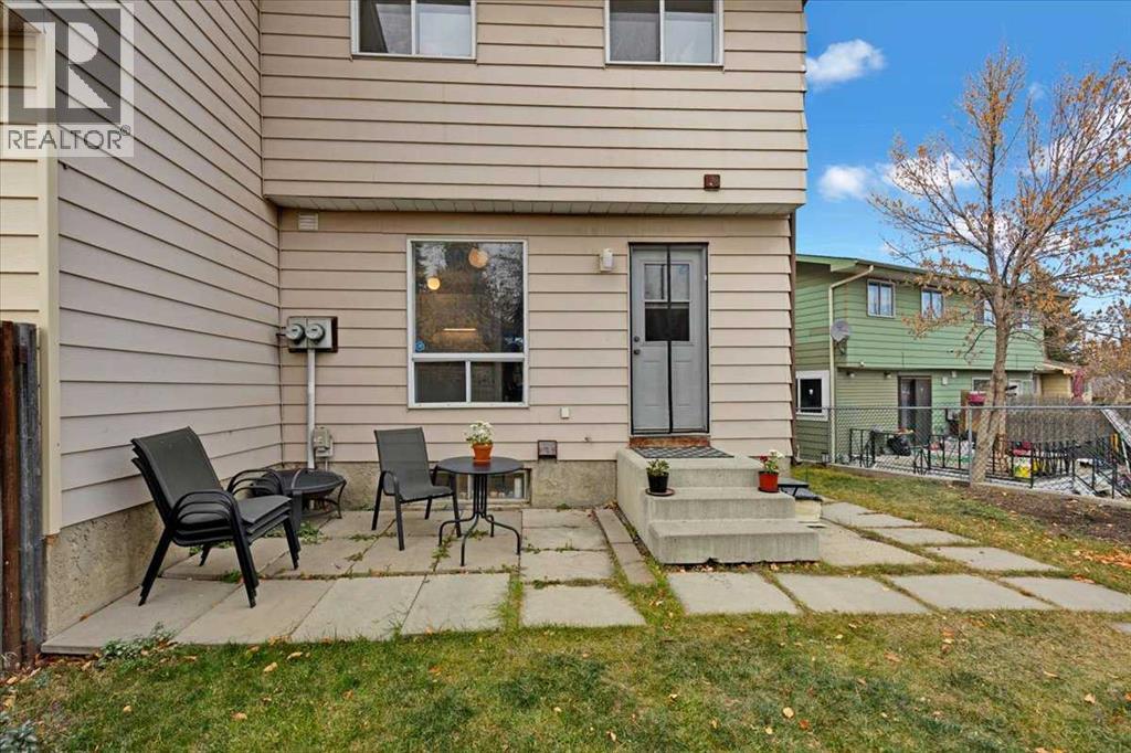 35 Berkley Court NW